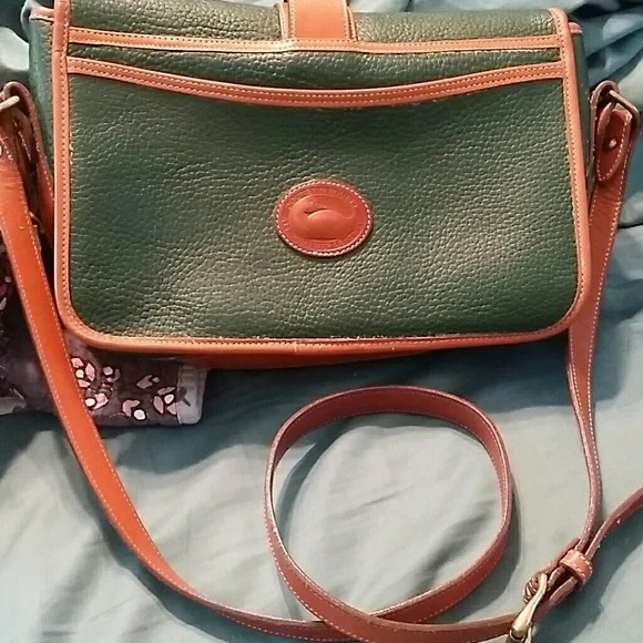Beautiful green vintage Dooney and Bourke bag - Picture 2 of 6